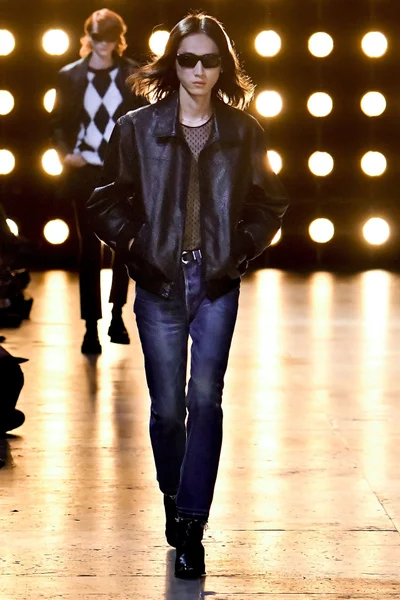 Look 18